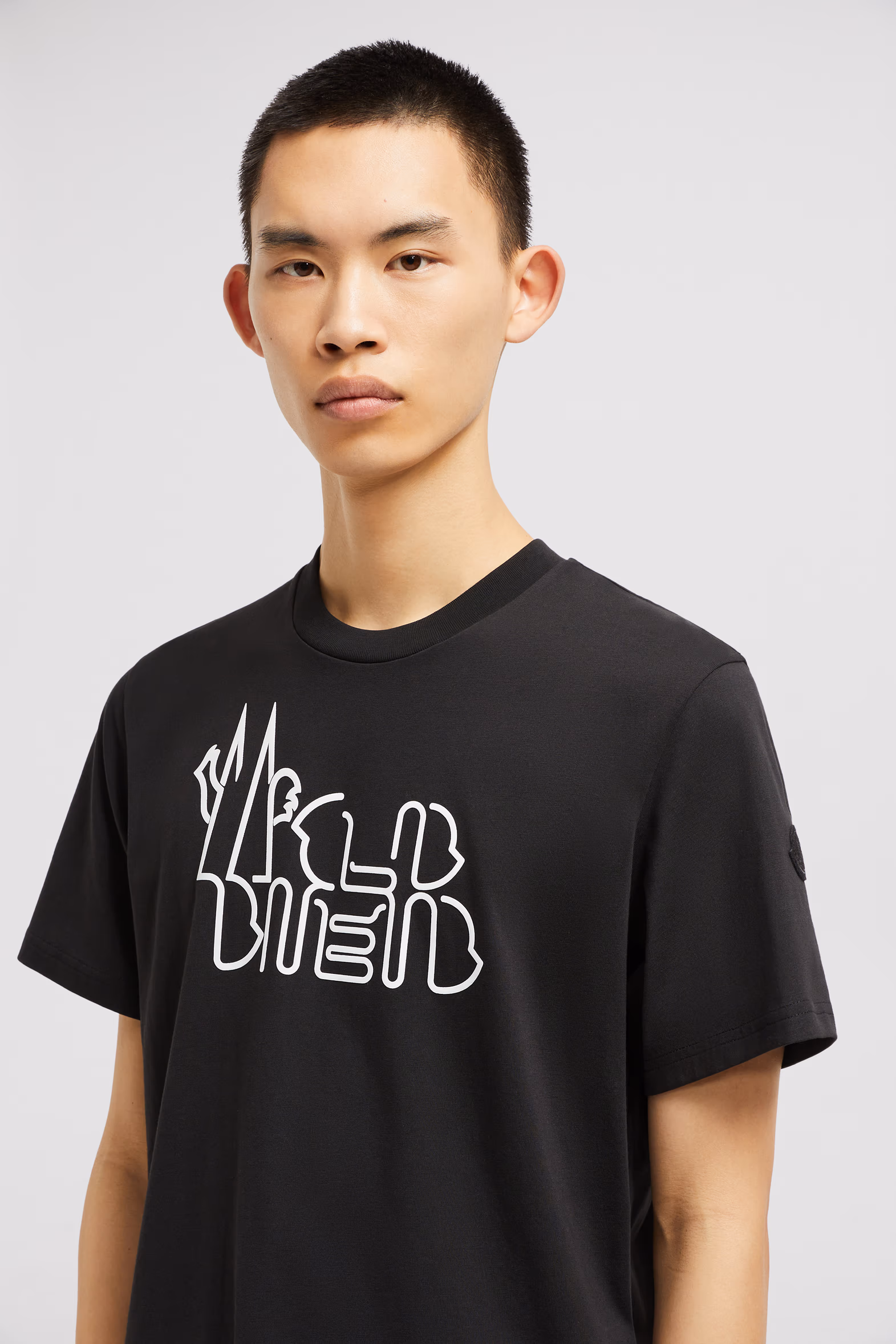 Curved Logo Cotton T-Shirt Men Black Moncler 4